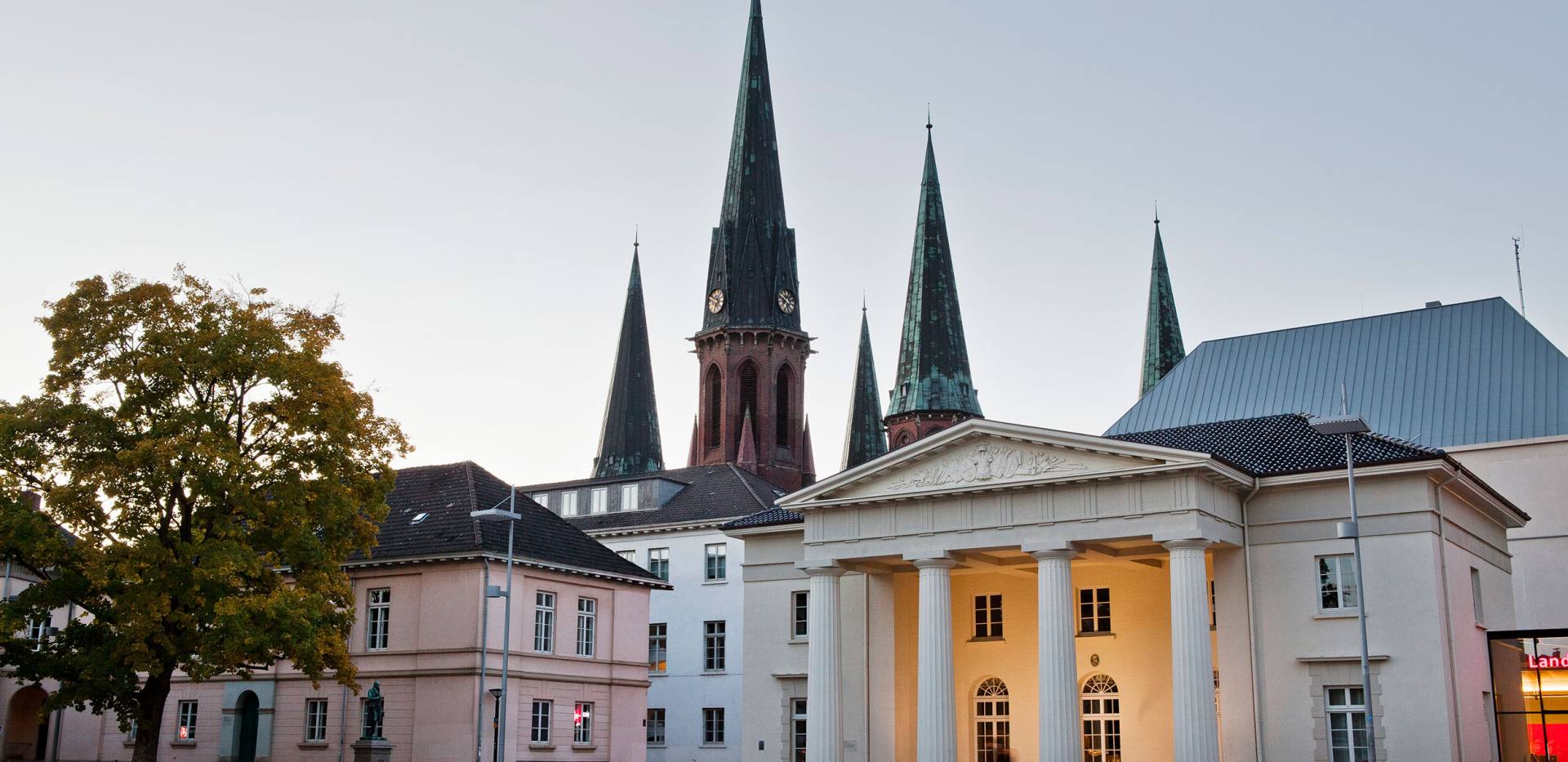 Schlossplatz mit Schlosswache Oldenburg