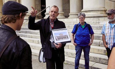 Die lokalen Tourguides vermitteln viel Wissenswertes zur Geschichte und Gegenwart der Stadt.