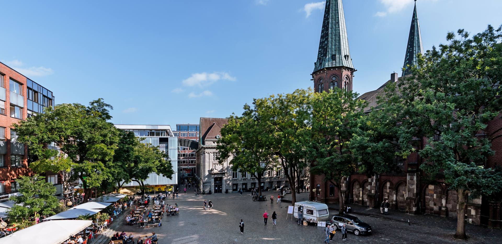 Blick von oben auf dem Oldenburger Rathausmarktplatz. 