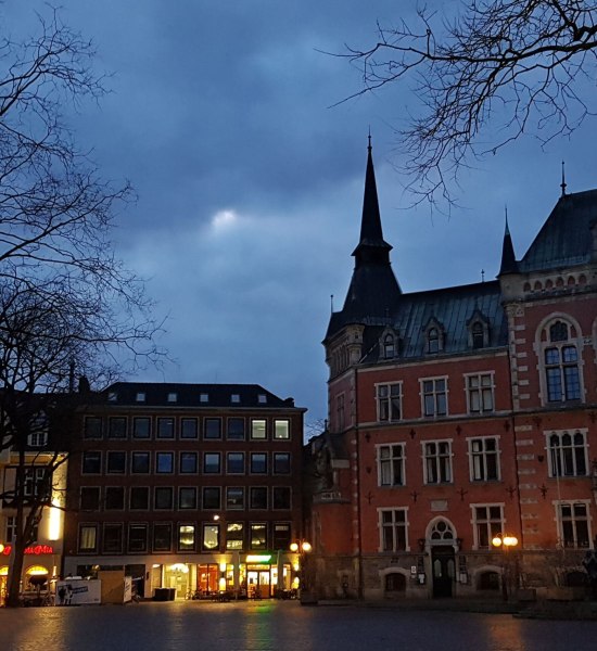 Oldeburger Rathausmarkt bei Nacht