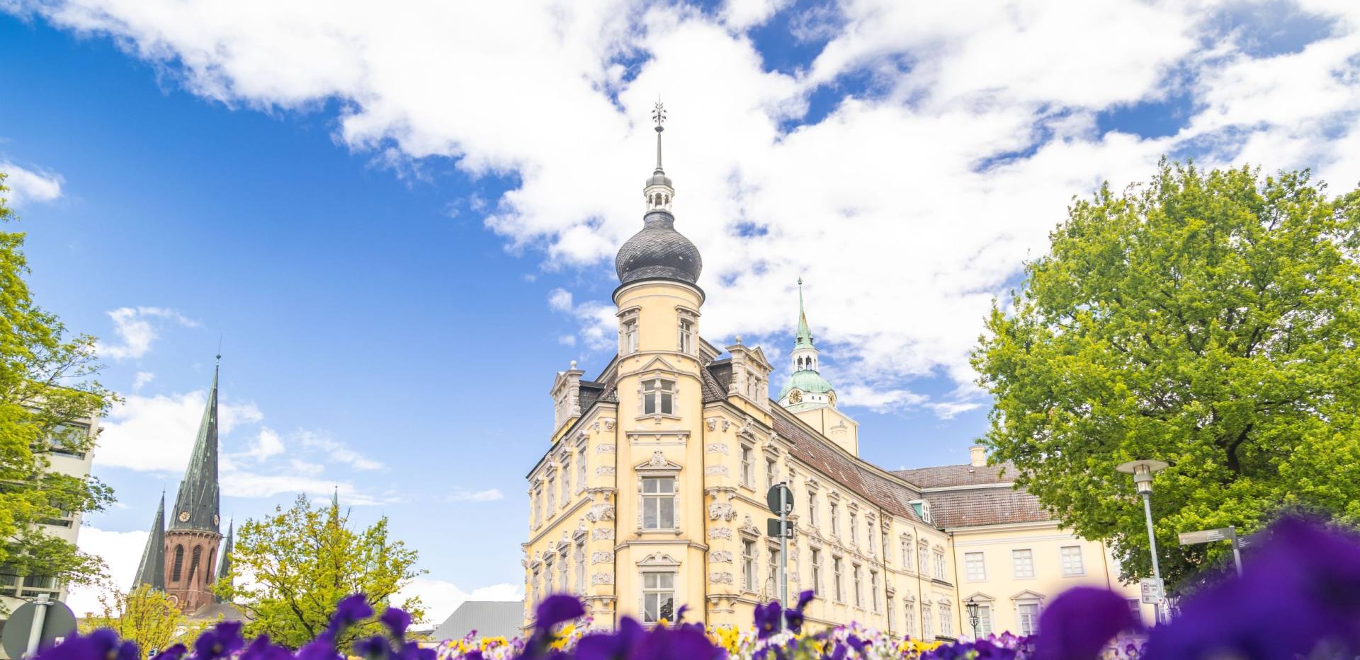 oldenburg_schloss_aussen_fruehling_quer