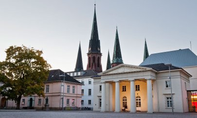 Schlossplatz mit Schlosswache Oldenburg