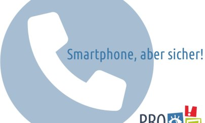 Ein weißer Telefonhörer im blauen Kreis.
Der Titel "Smartphone, aber sicher!" in blauer Schrift und das Logo des Präventionsrates Oldenburg.