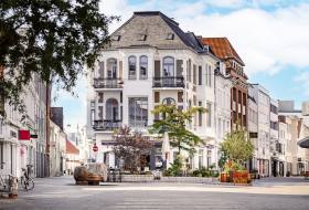 Blick in die Haupteinkaufstraßen in der Oldenburger Innenstadt im Sommer