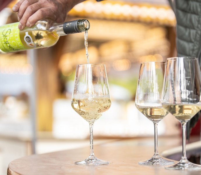 Beim Weinfest Oldenburg können ausgewählte Weine verkostet werden. 